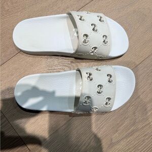 Woman's Gucci Slide Sandals